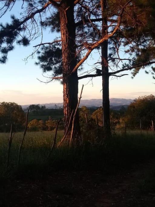 Chale Aconchegante Em Estancia Climatica Santo Antônio do Leite Εξωτερικό φωτογραφία
